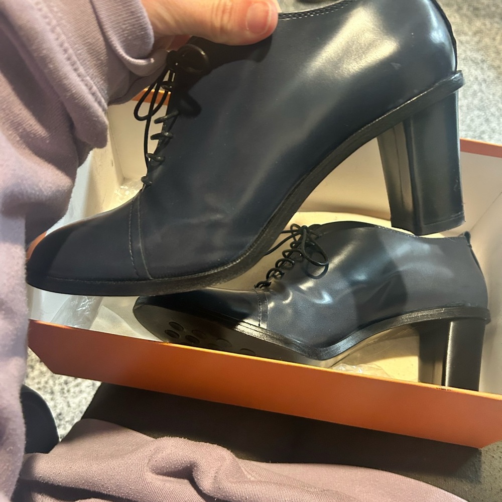 AGL shoes
